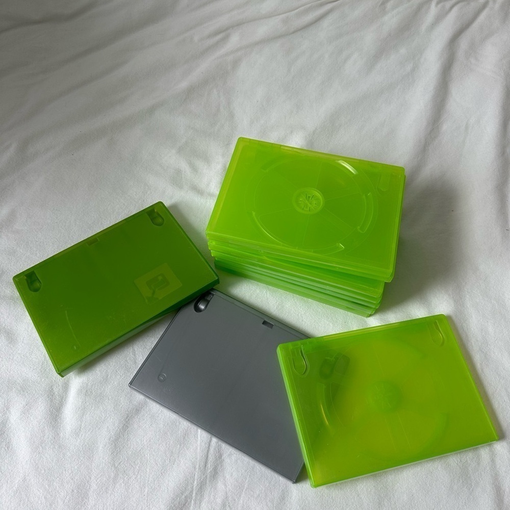 10 empty Xbox game cases